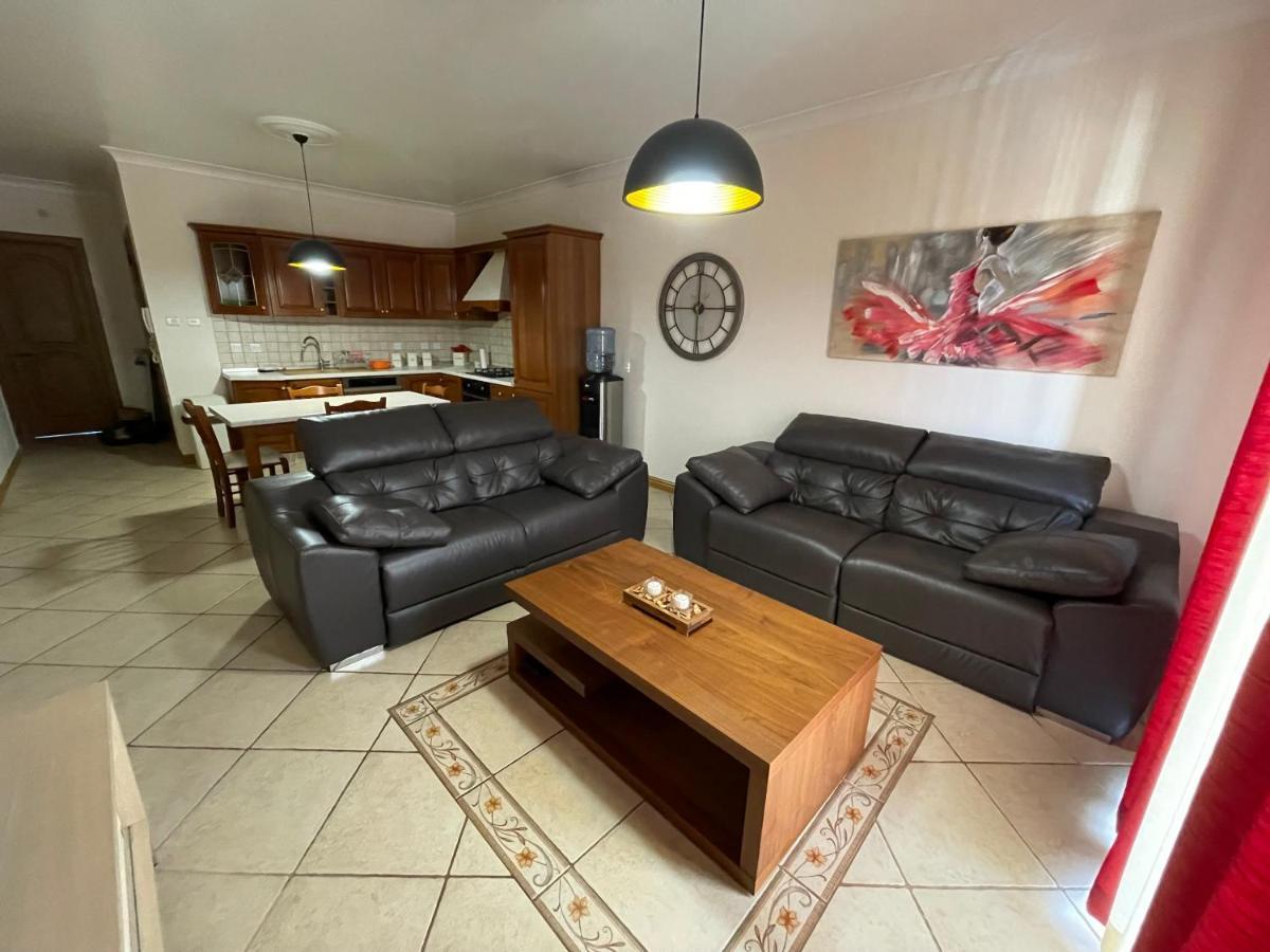 Beautiful Central Apartment With Pool St. Paul's Bay Buitenkant foto