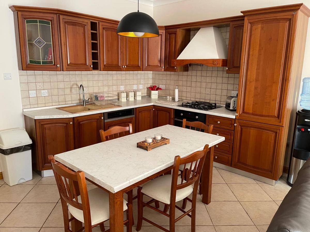 Beautiful Central Apartment With Pool St. Paul's Bay Buitenkant foto