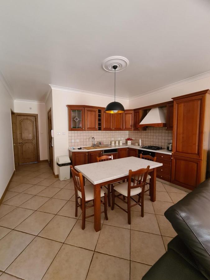Beautiful Central Apartment With Pool St. Paul's Bay Buitenkant foto