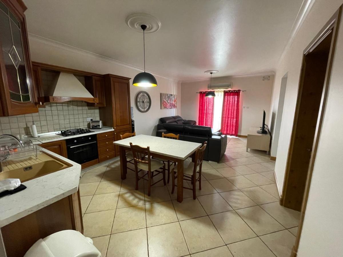 Beautiful Central Apartment With Pool St. Paul's Bay Buitenkant foto