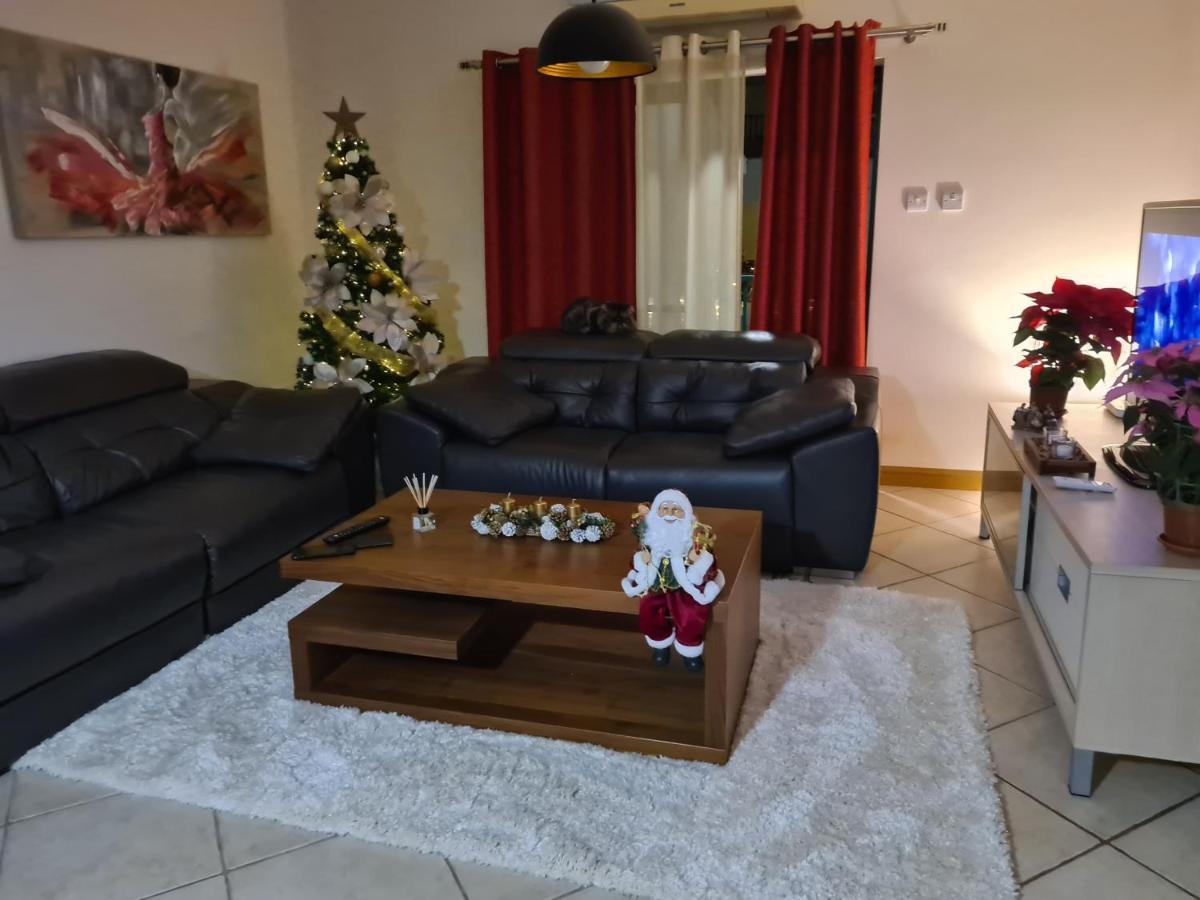 Beautiful Central Apartment With Pool St. Paul's Bay Buitenkant foto